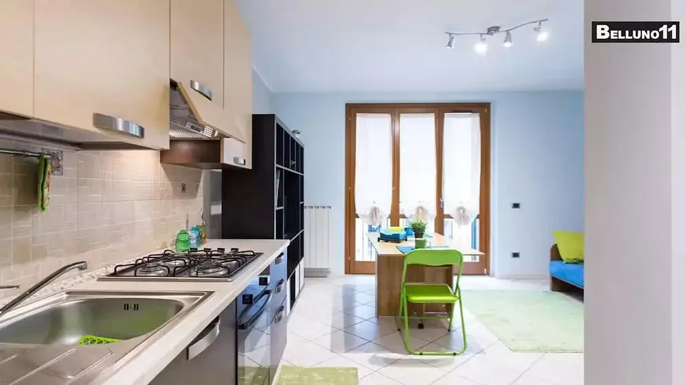 Mutfak; mutfak aletleri, doğal ışık, modern stil
