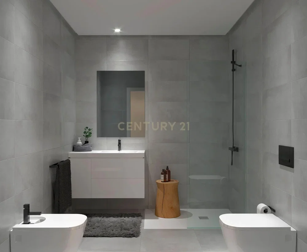 Banyo; fayans zemin, doğal ışık