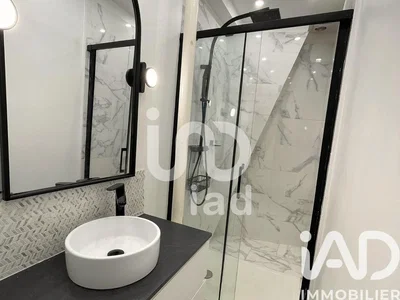 Banyo; fayans zemin, tadilatlı, doğal ışık
