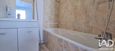 Купатило; плочице, природно светло