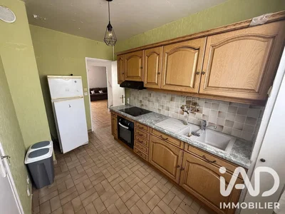 Кухиња; кухињски апарати, плочице, потребна реновација