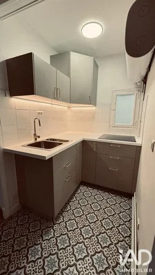 Кухиња; кухињски апарати, плочице, природно светло