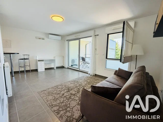Living room; natural light, tile floor