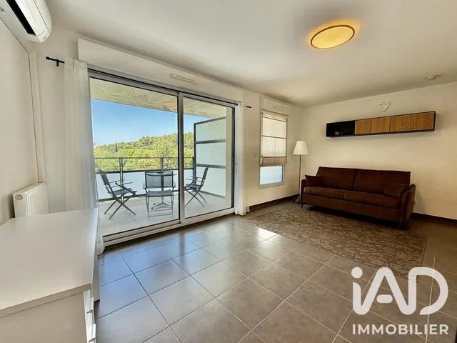 Living room; tile floor, view, natural light