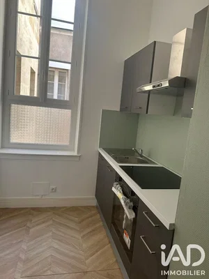 مطبخ; أجهزة المطبخ, أرضية خشبية, ضوء طبيعي