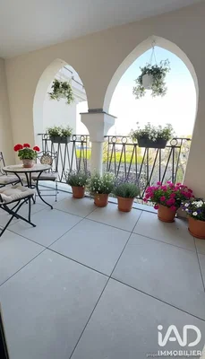 Balkon; doğal ışık, fayans zemin