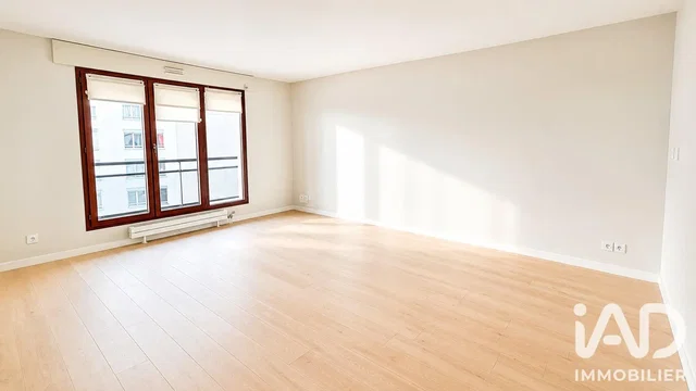 Living room; wood floor, natural light