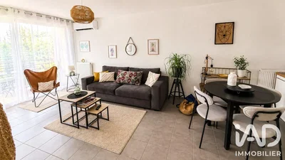 Salon; lumière naturelle, carrelage, style moderne