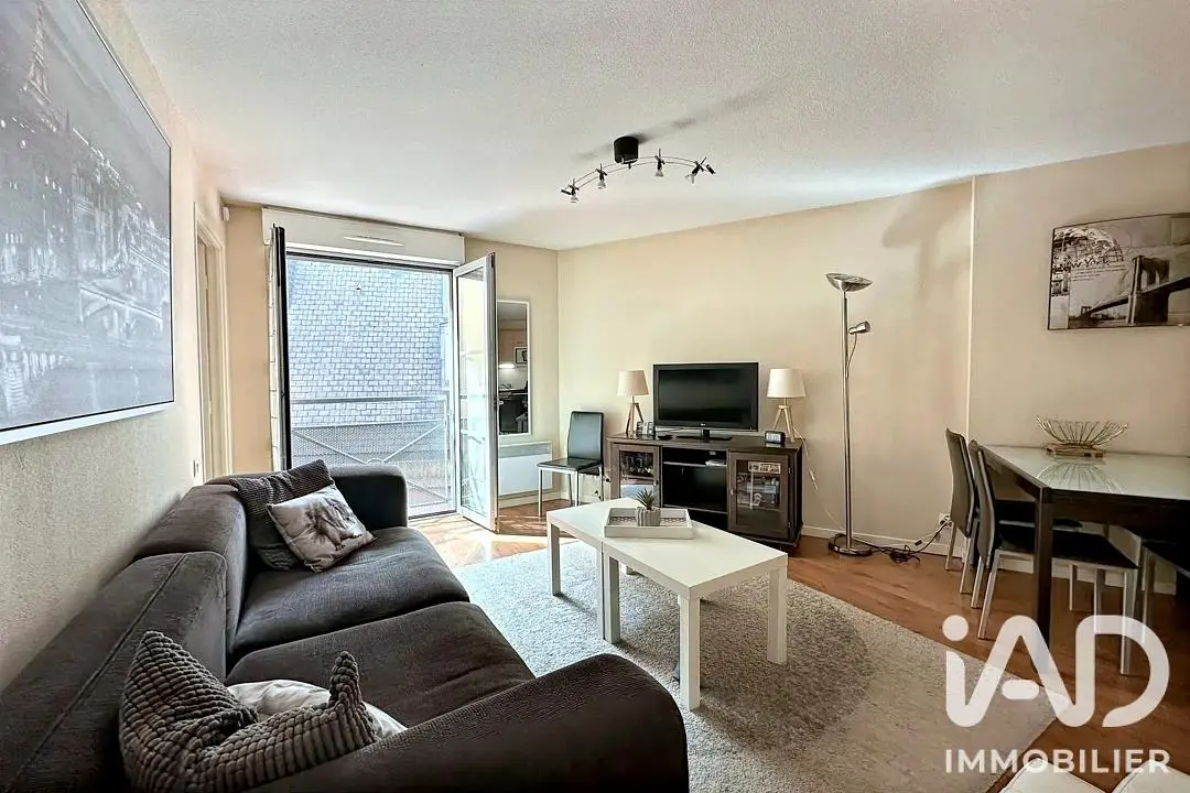Living room; natural light, modern style