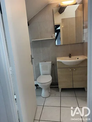 Τουαλέτα; πλακάκια, χρειάζεται ανακαίνιση