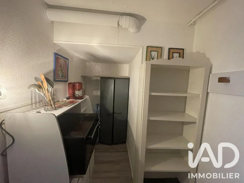 مطبخ; أجهزة المطبخ, أرضية خشبية, ضوء طبيعي