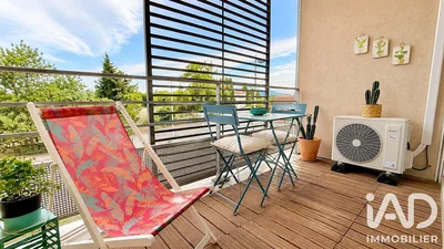Balcon; vue, parquet, lumière naturelle