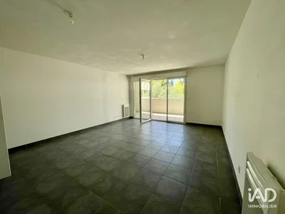 Other; tile floor, natural light