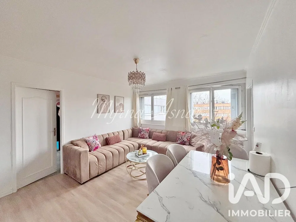 Salón; luz natural, estilo moderno