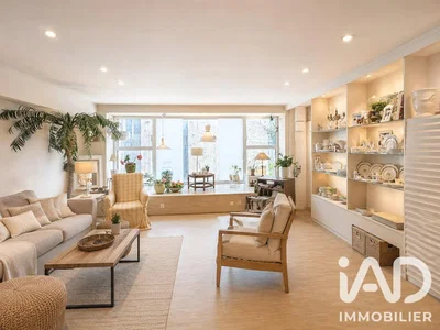 Salon; lumière naturelle, parquet, style moderne
