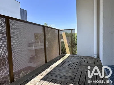 Balcon; parquet, lumière naturelle, vue
