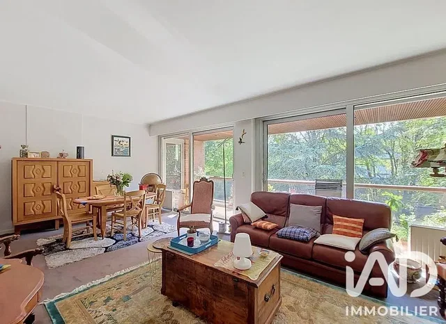 Living room; natural light, wood floor