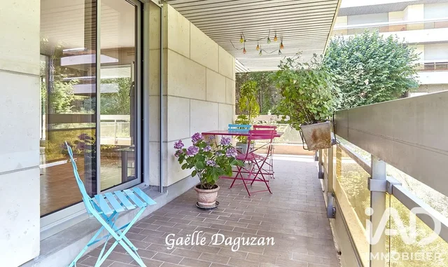 Balkon; doğal ışık, manzara