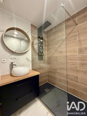 Banyo; tadilatlı, fayans zemin, ahşap kirişler
