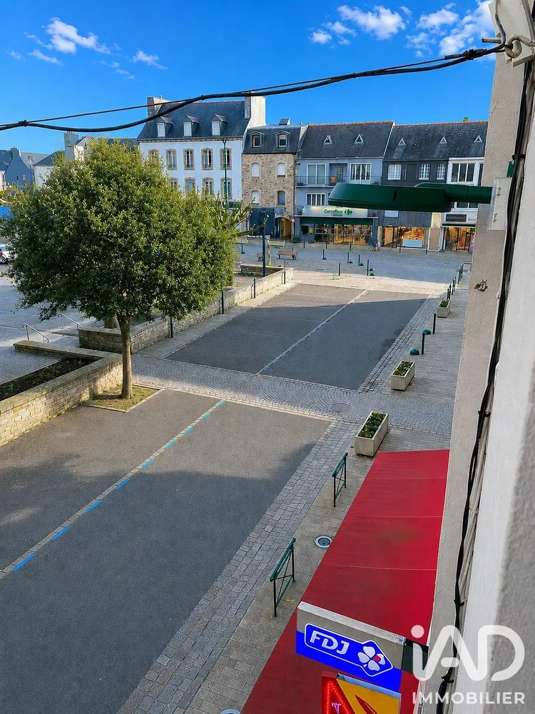 Maison et environs; vue, lumière naturelle