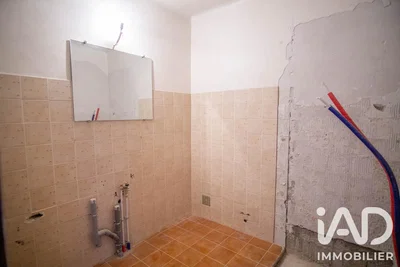 Тоалет; потребна реновација, плочице