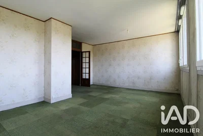 Остало; потребна реновација, природно светло