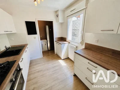 مطبخ; أجهزة المطبخ, ضوء طبيعي, أرضية خشبية, مجدد