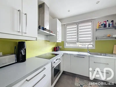 Кухиња; кухињски апарати, плочице, природно светло