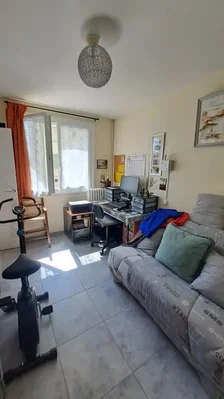 Дневна соба; плочице, природно светло