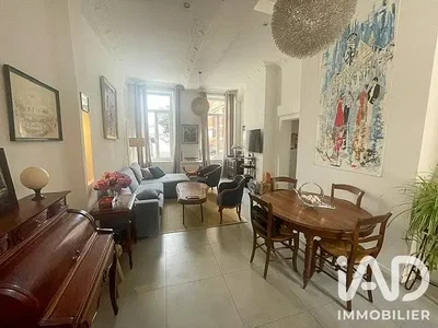 Дневна соба; плочице, природно светло, модерни стил