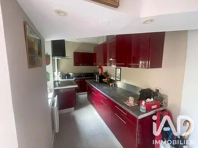Кухиња; кухињски апарати, плочице, природно светло