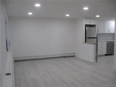 Cuisine; électroménager, carrelage, lumière naturelle, rénové