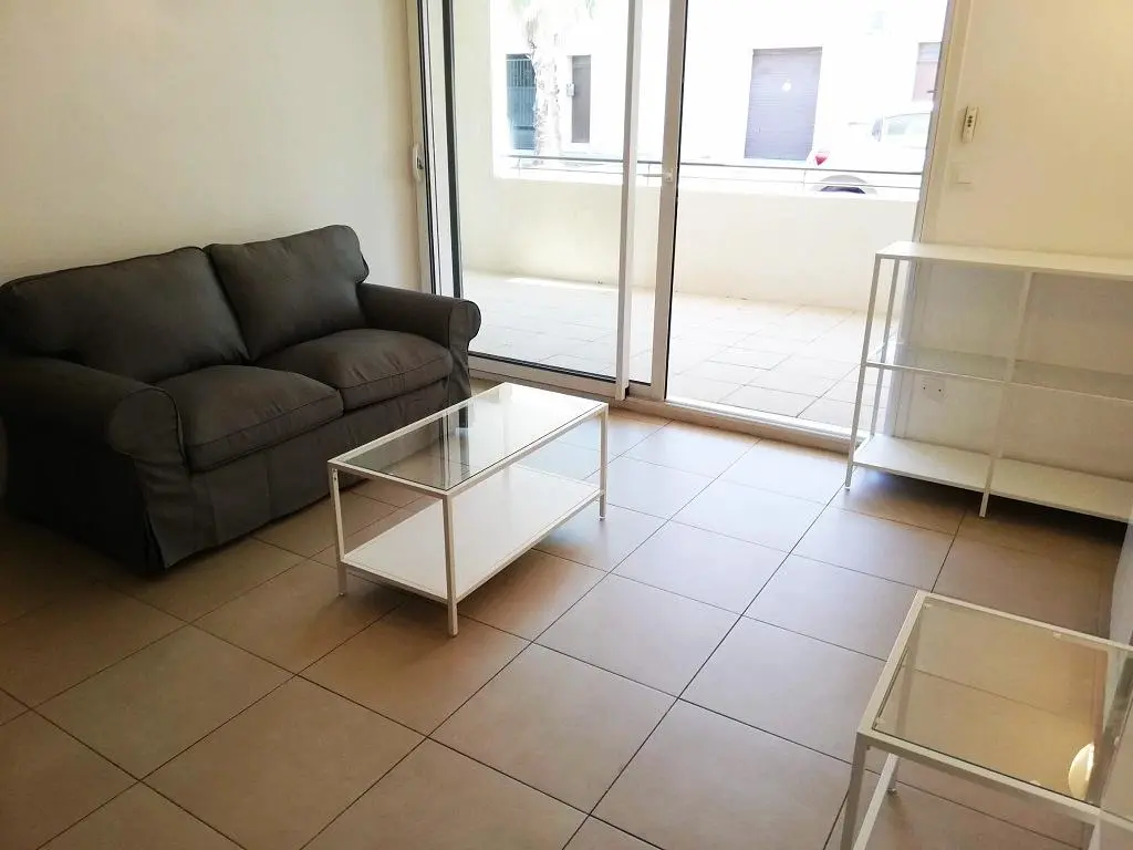 Dnevna soba; pločice, prirodno svjetlo