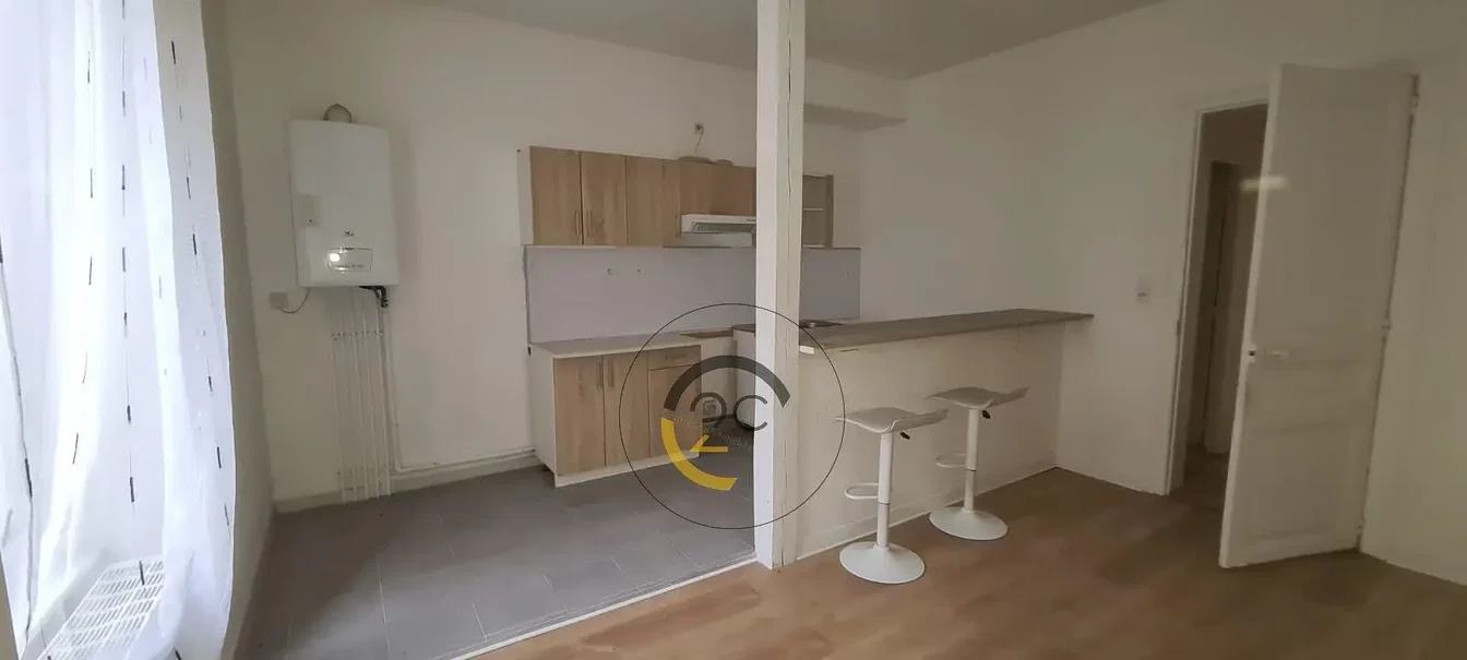 مطبخ; أجهزة المطبخ, أرضية خشبية, ضوء طبيعي