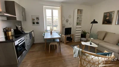 Wohnzimmer; küchengeräte, holzboden, tageslicht, moderner stil