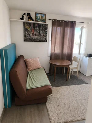 Salón; luz natural, estilo moderno