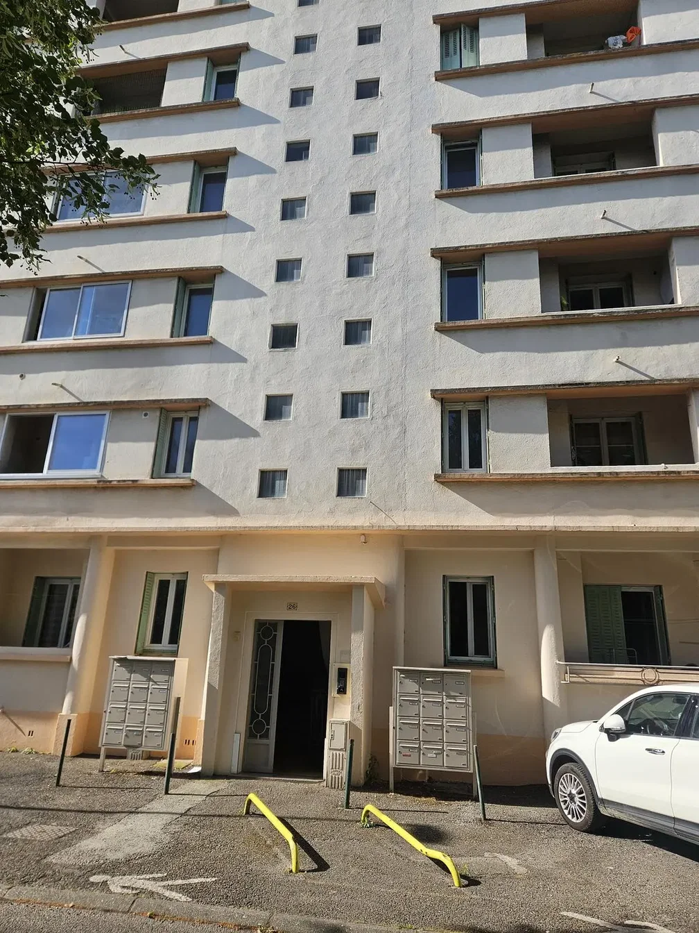 Casa y alrededores