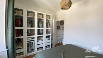 Schlafzimmer; holzboden, tageslicht