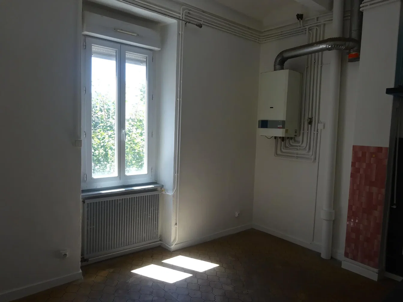Sonstiges; tageslicht, renovierungsbedürftig