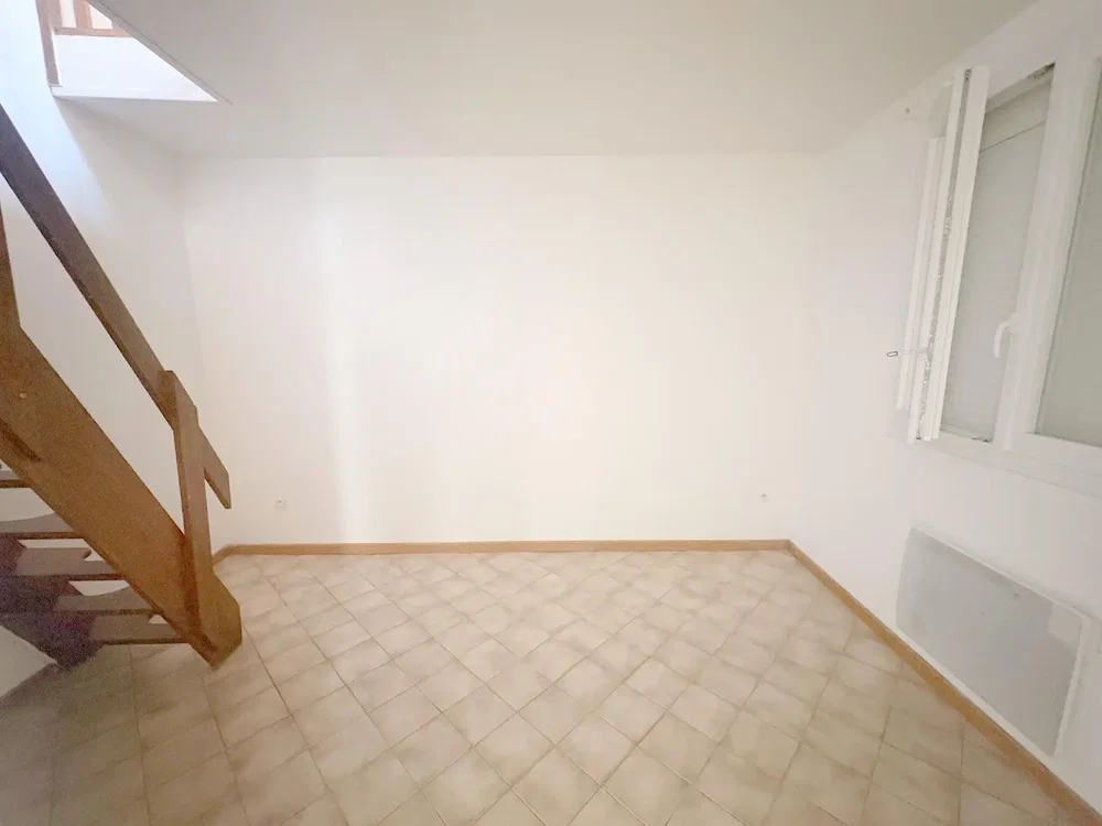 Keller; fliesenboden