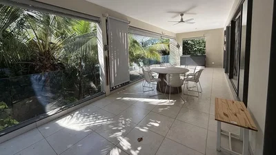 Terrasse; lumière naturelle, carrelage