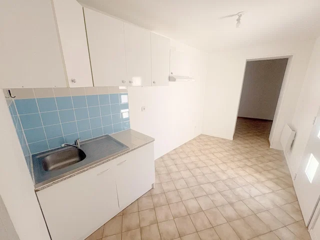 Küche; fliesenboden, tageslicht