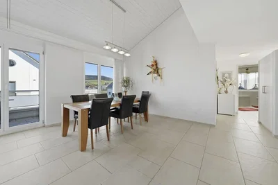 Wohnzimmer; fliesenboden, tageslicht, blick