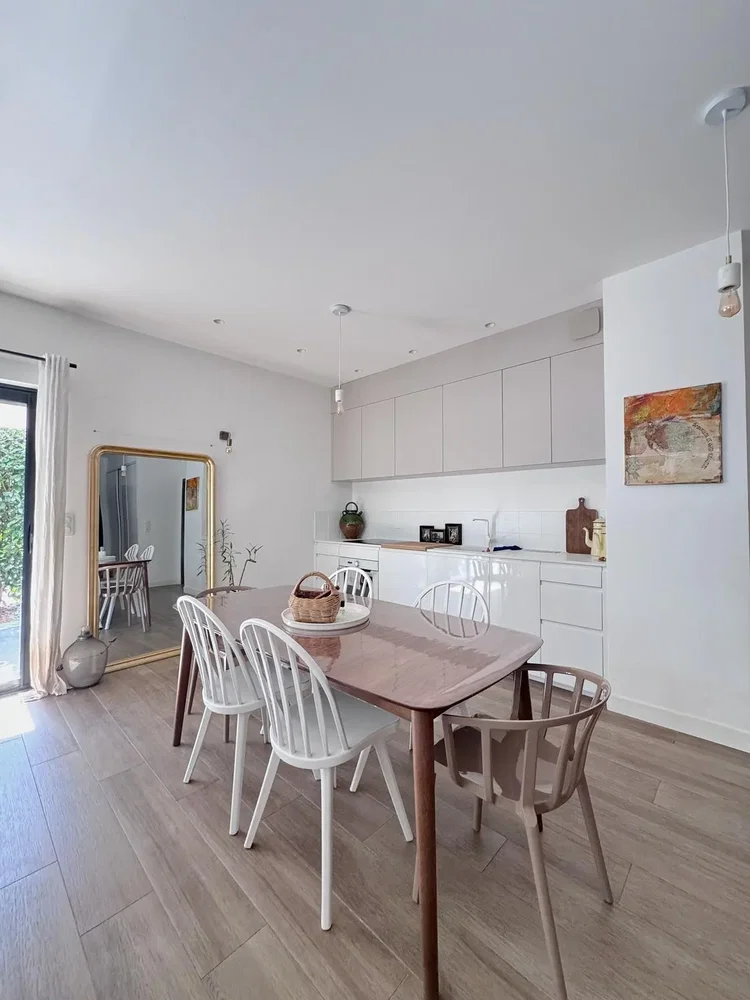 Kitchen; kitchen appliances, wood floor, natural light
