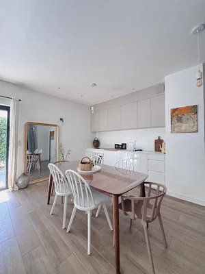 Kitchen; kitchen appliances, wood floor, natural light