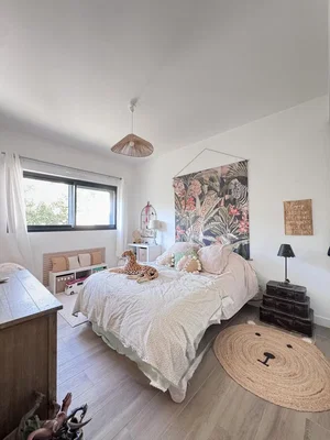 Bedroom; natural light, modern style