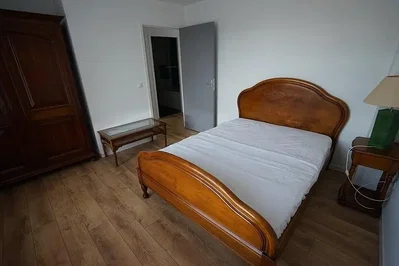 Chambre; parquet, lumière naturelle