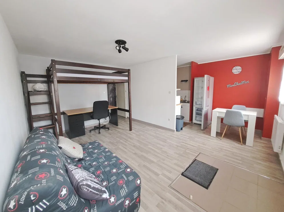Chambre d'enfant; lumière naturelle, parquet