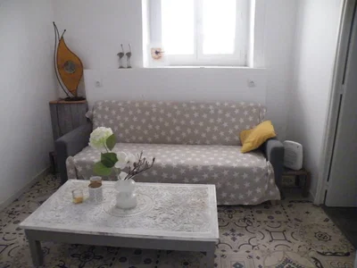 Salon; lumière naturelle, carrelage