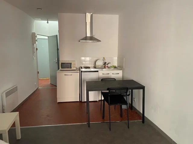 Kitchen; kitchen appliances, tile floor, natural light